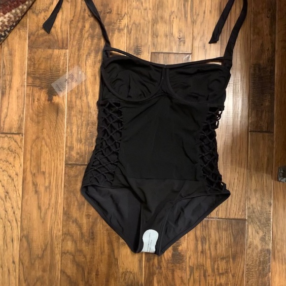 Elegant Black Women's Swimwear - Picture 5 of 5